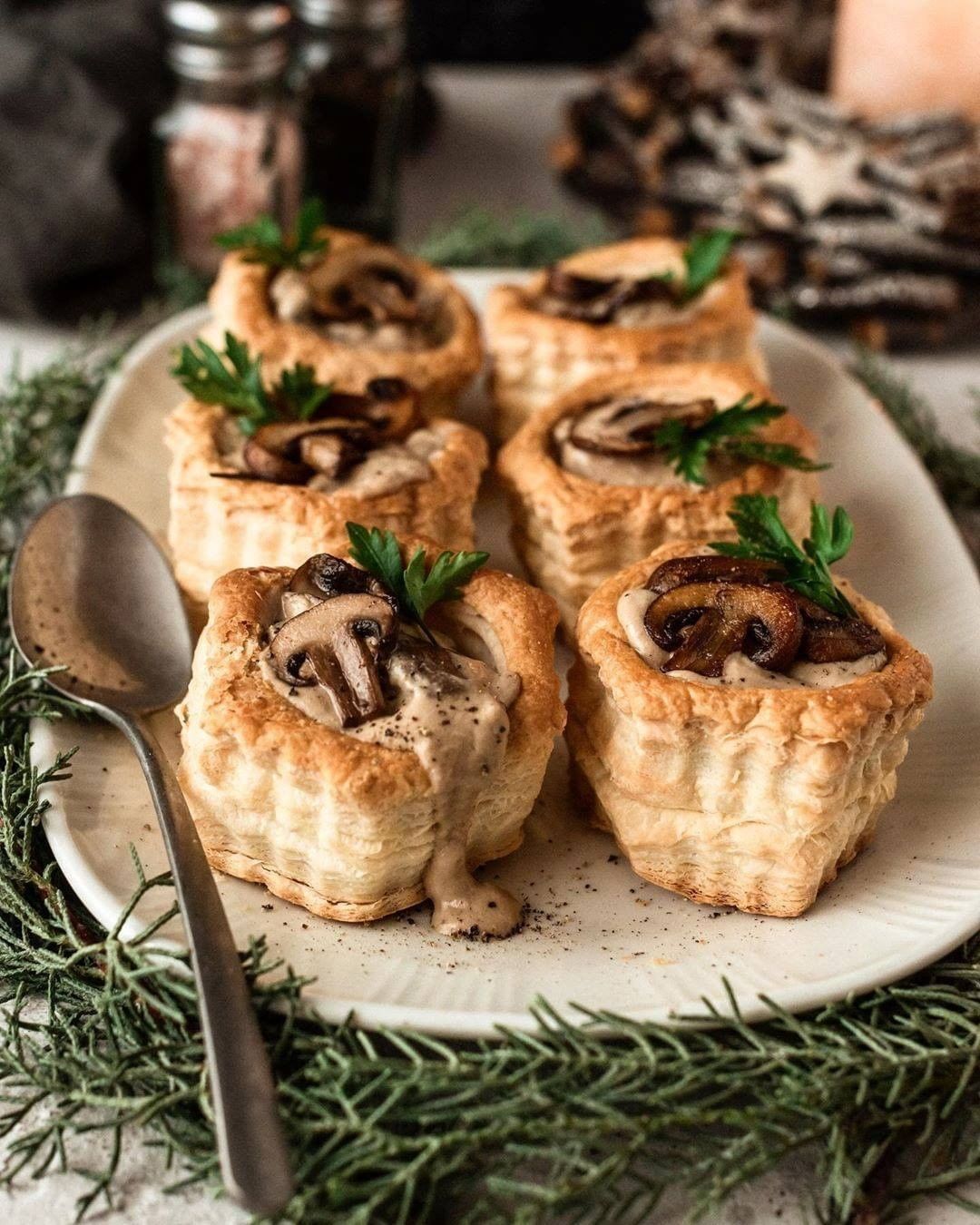 Pasteli with Mushrooms Sauce