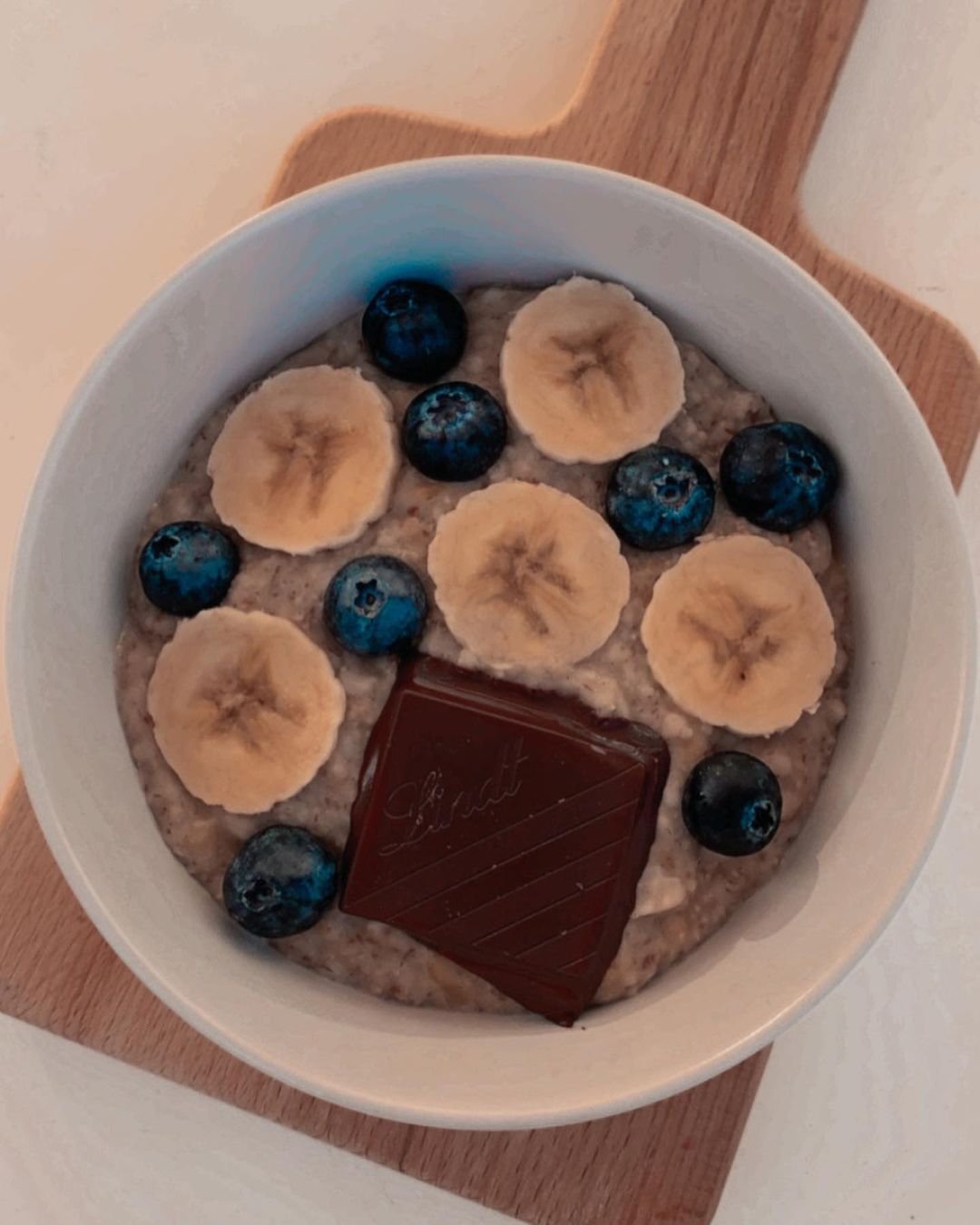 Vegan Oatmeal with Banana and Chocolate