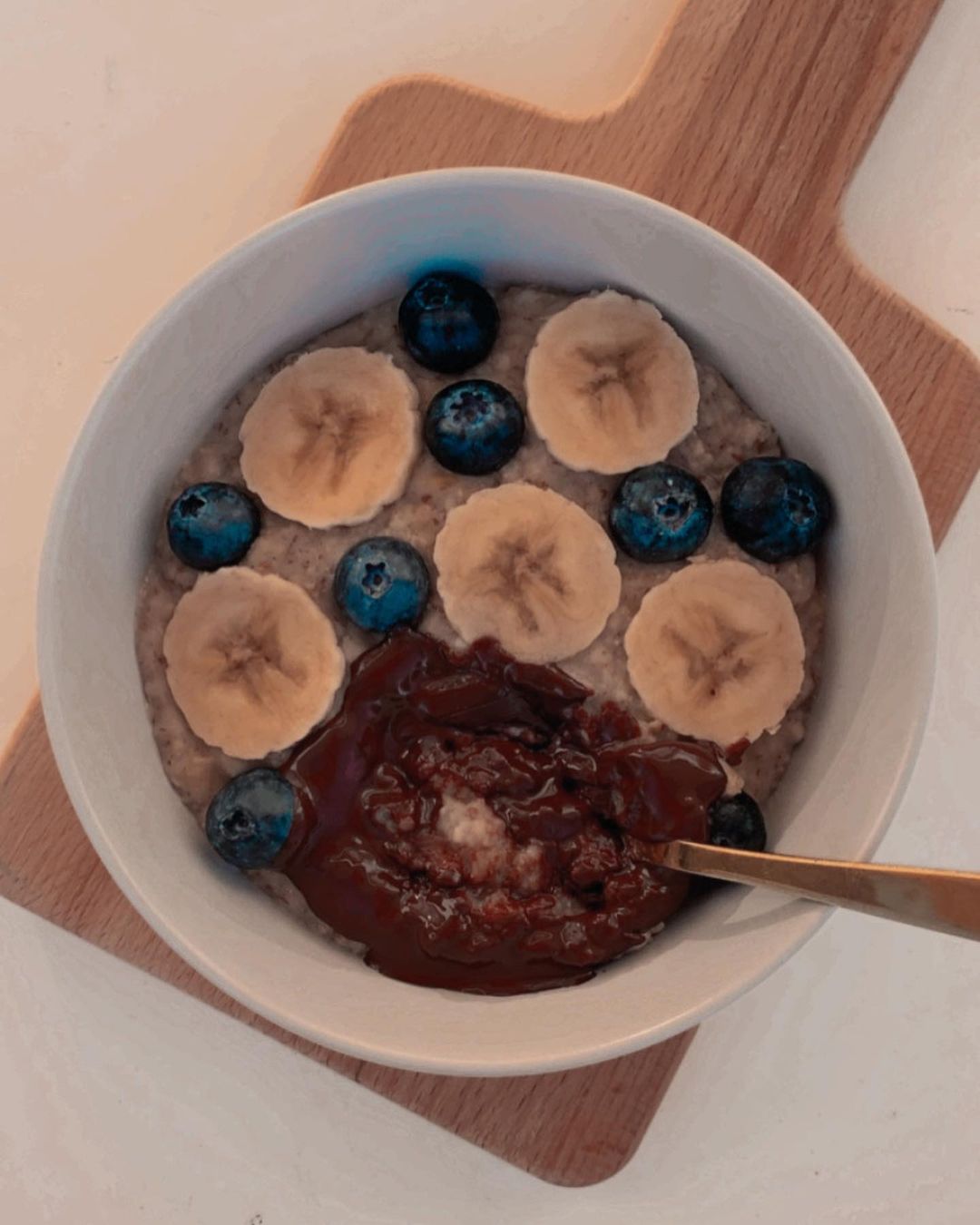 Vegan Oatmeal with Banana and Chocolate