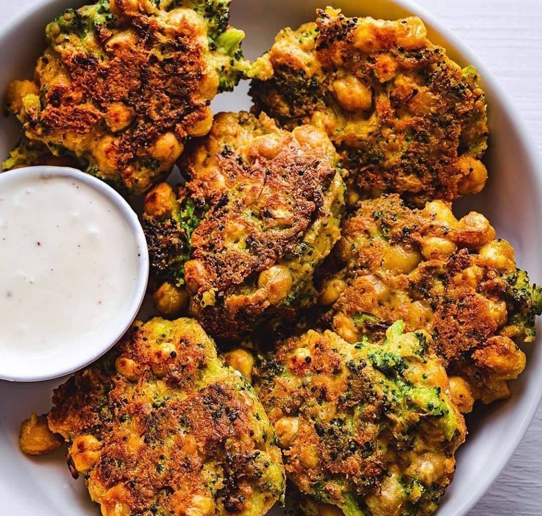 Cheezy Chickpea Broccoli Fritters