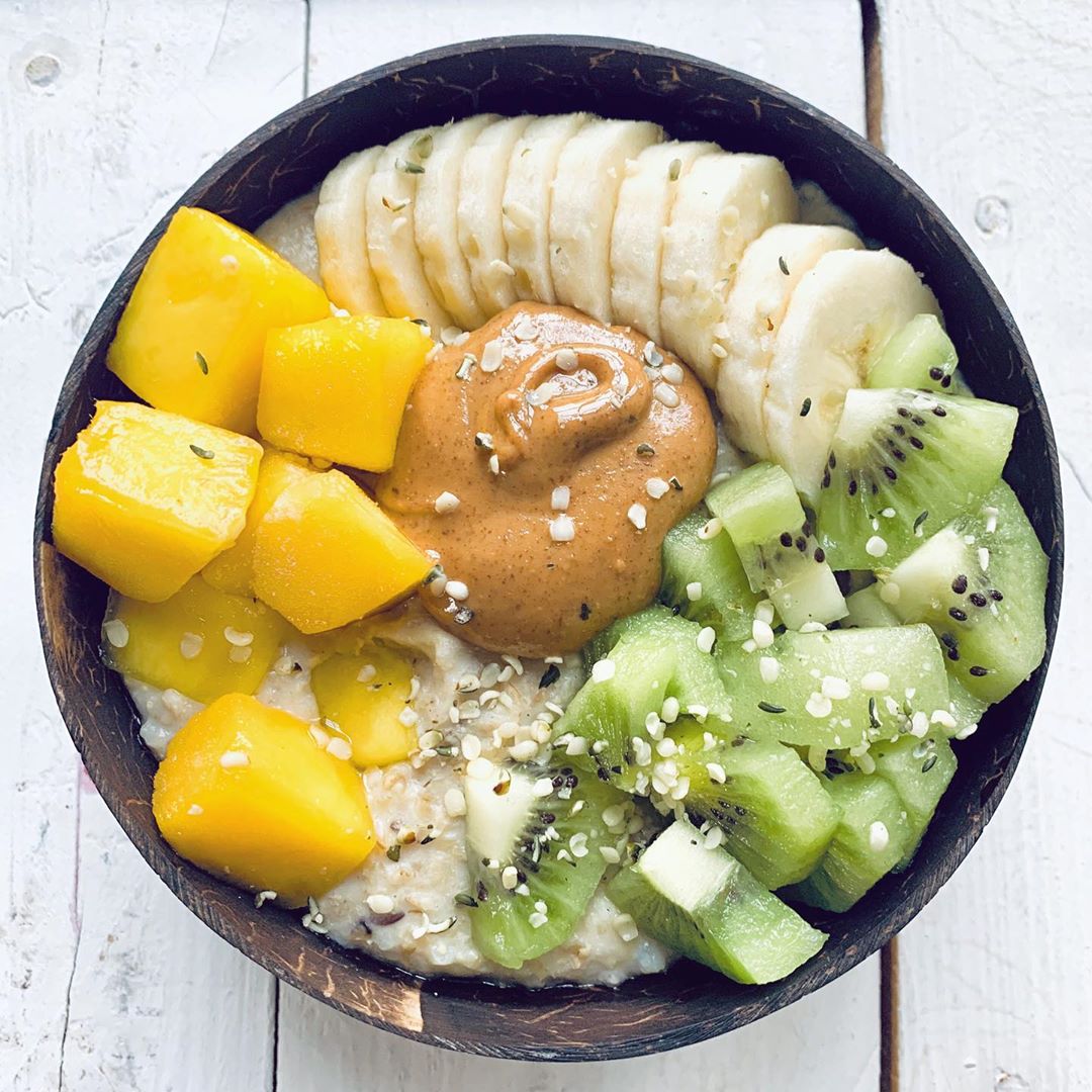 Banana Oats Topped with Fruit
