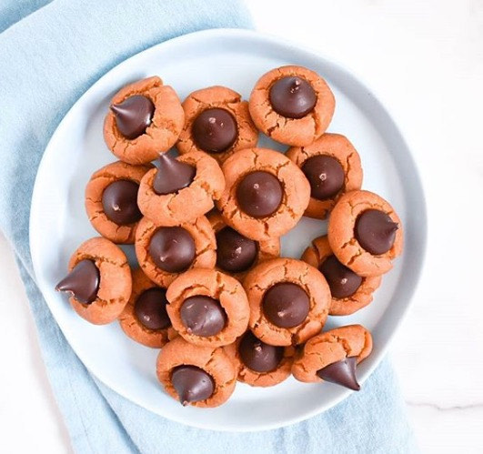 Healthy Gluten Free Peanut Butter Blossoms