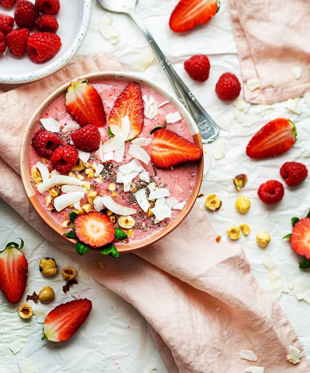 Banana-Strawberry-Raspberry Smoothie Bowl