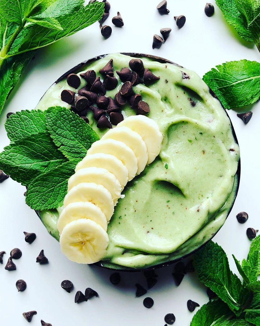 Peppermint Matcha Nice-Cream Topped with Bananas & Chocolate Chips