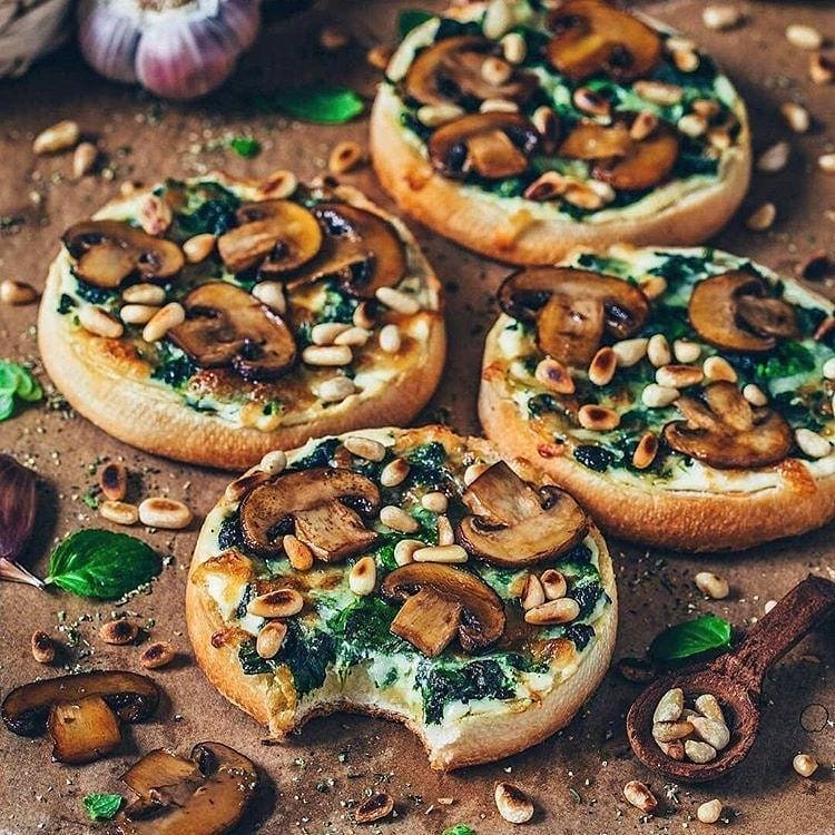 Cheesy Vegan Garlic Mushroom & Spinach Pizza Toasts