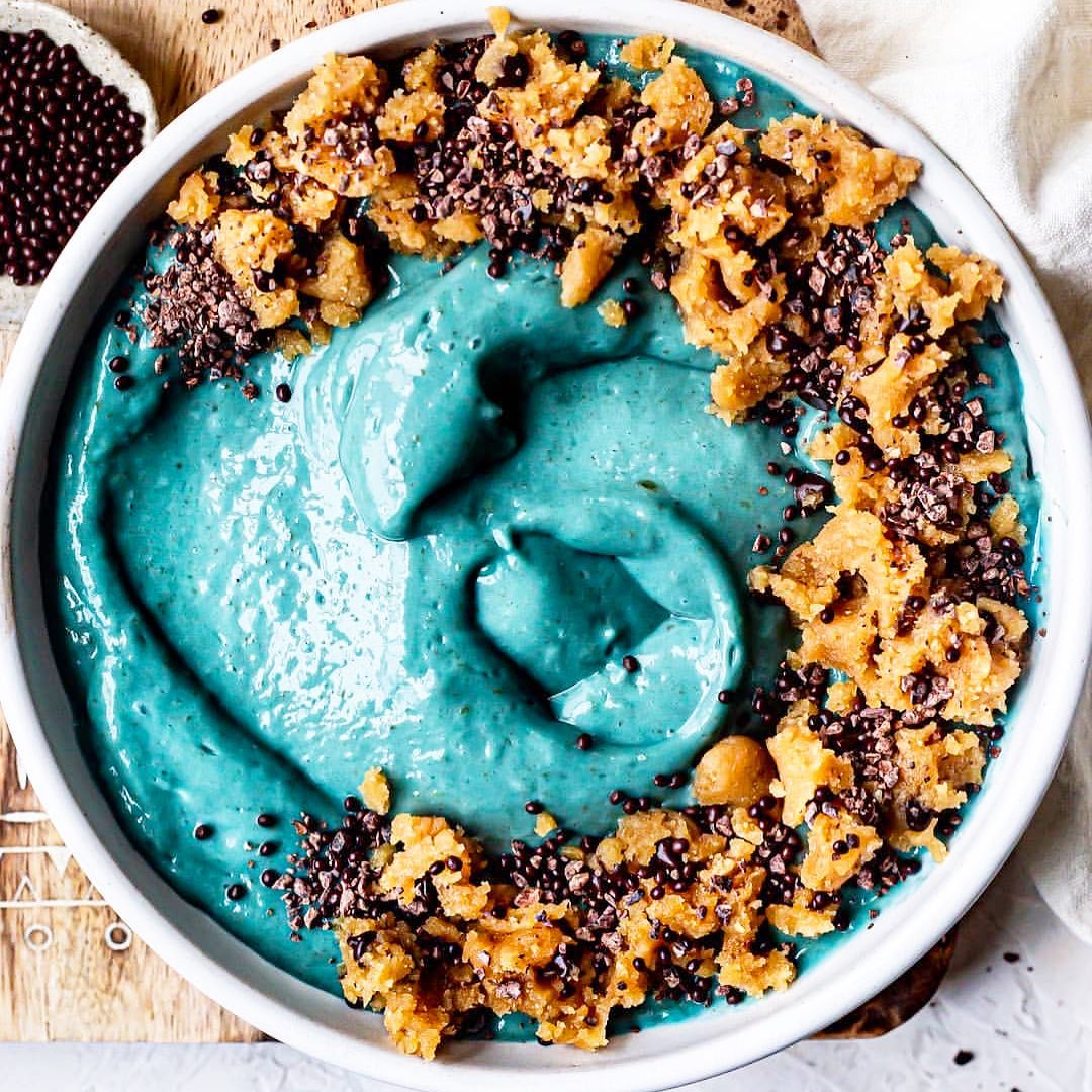 Cookie Monster Smoothie Bowl