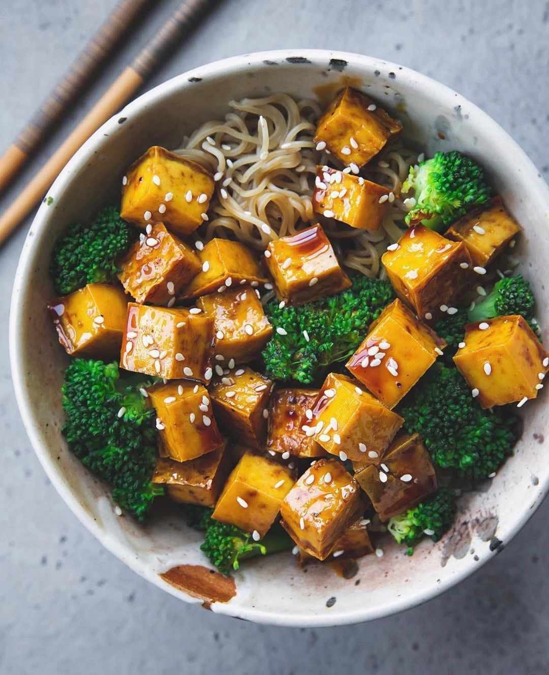 Easy Bowl with Some Sticky Tofu, Broccoli and Ramen Noodles