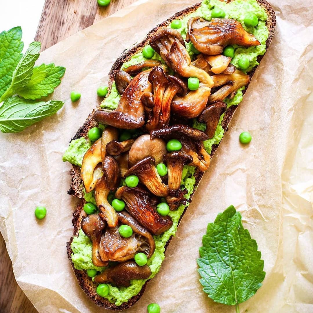 “Meaty” Oyster Mushroom, Lemon Balm Pea Hummus on Toasted Sourdough Bread