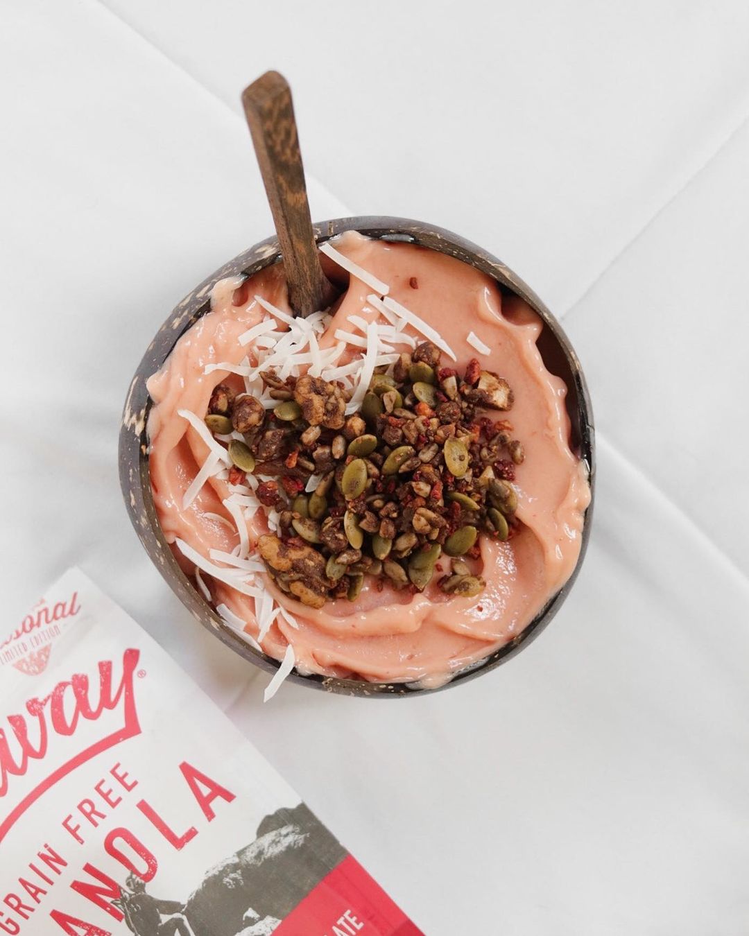 Strawberry Nice Cream + Dark Chocolate Strawberry @Wildwayoflife Grain-Free Granola