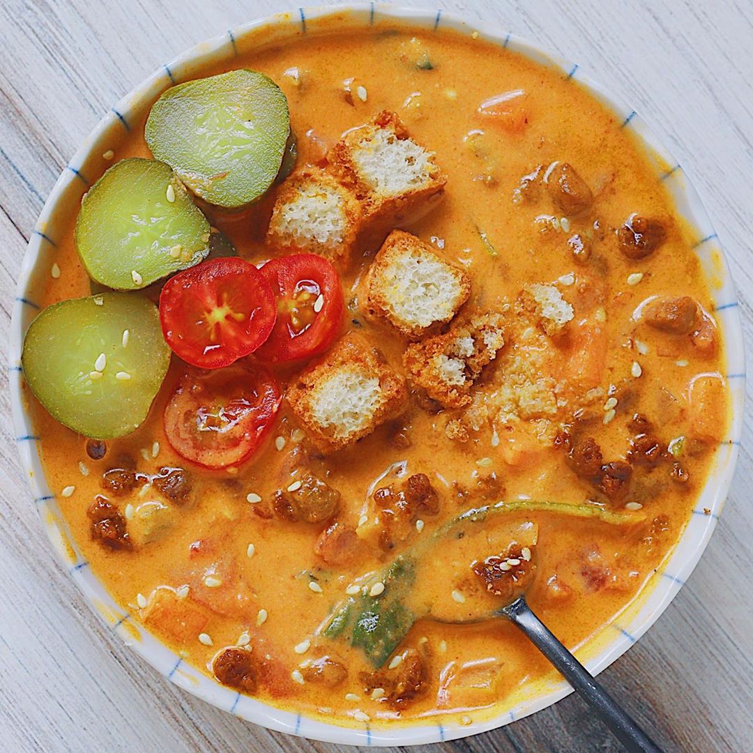 Vegan Cheezeburger Soup