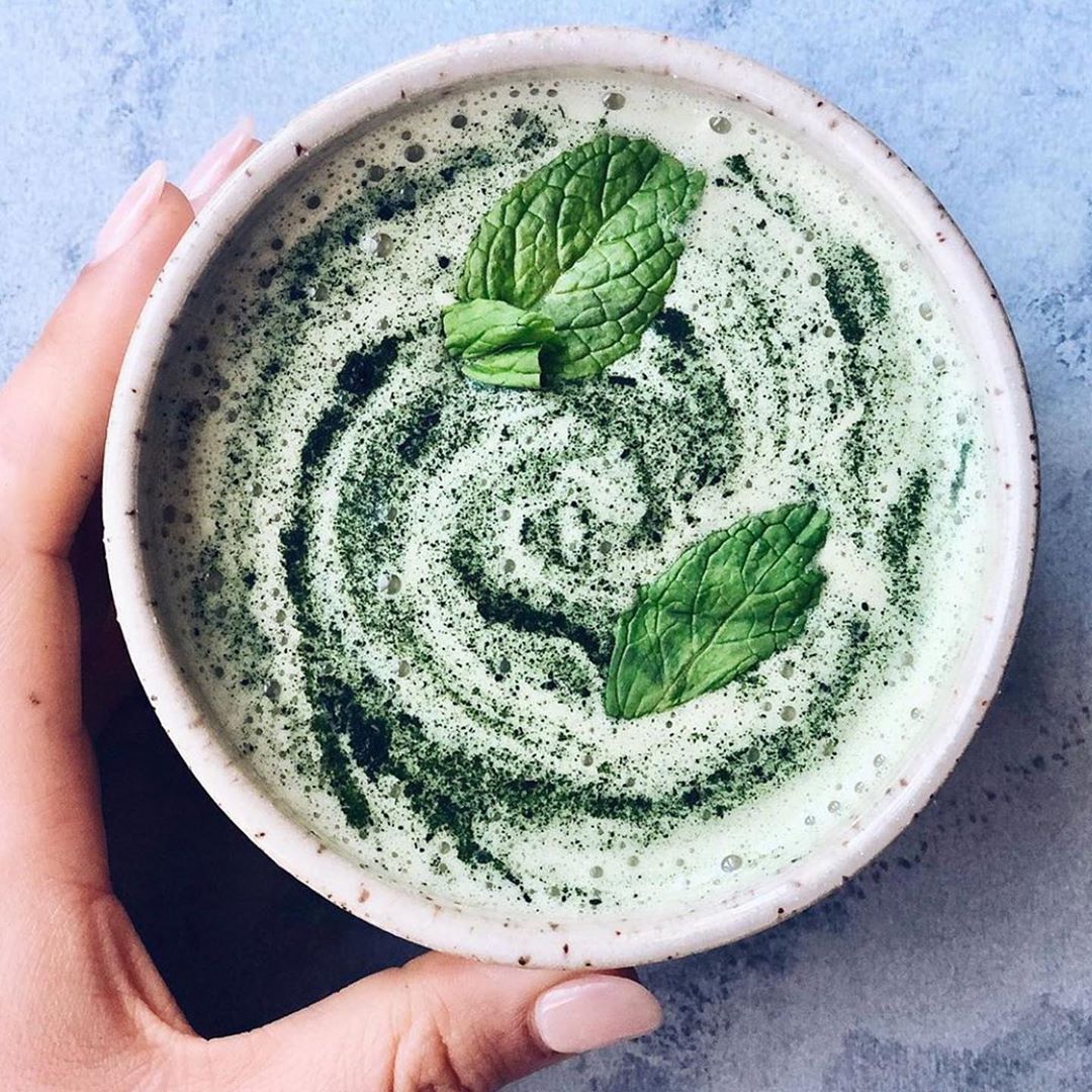 Caffeine-Free Vegan Mint Spirulina Beauty Latte