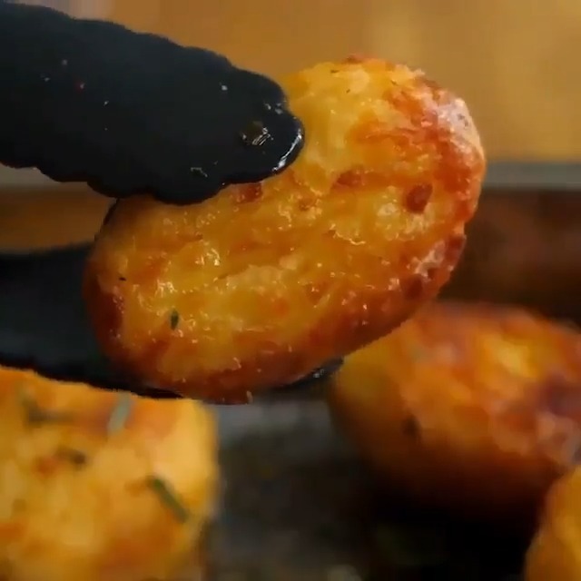 Perfect Roast Potatoes with Garlic and Herbs