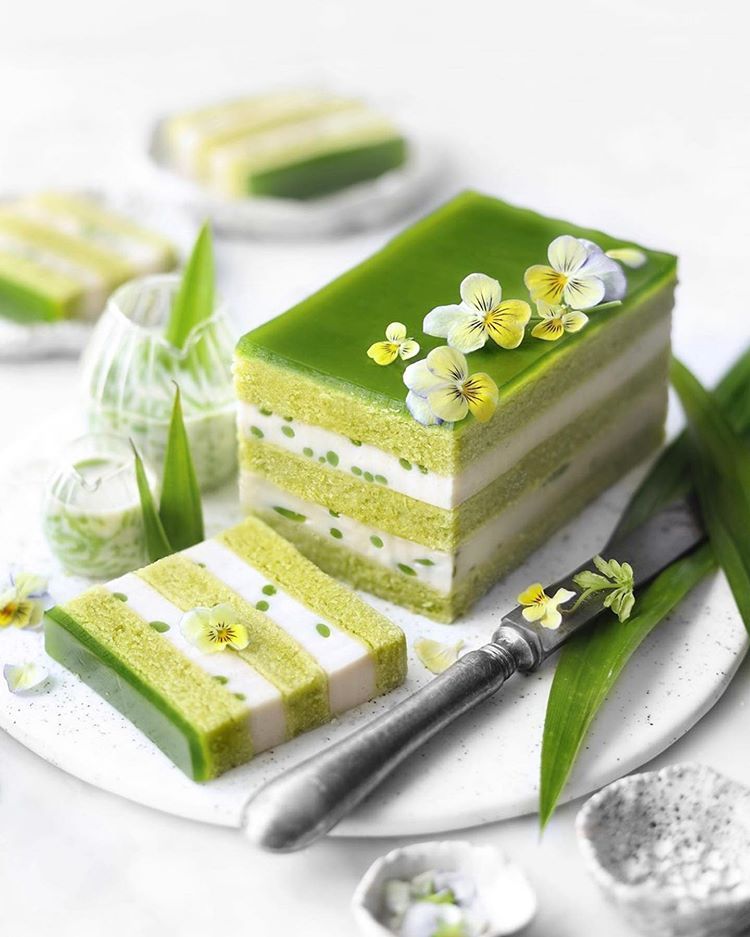 Pandan Coconut Mug Cake - Eatnik