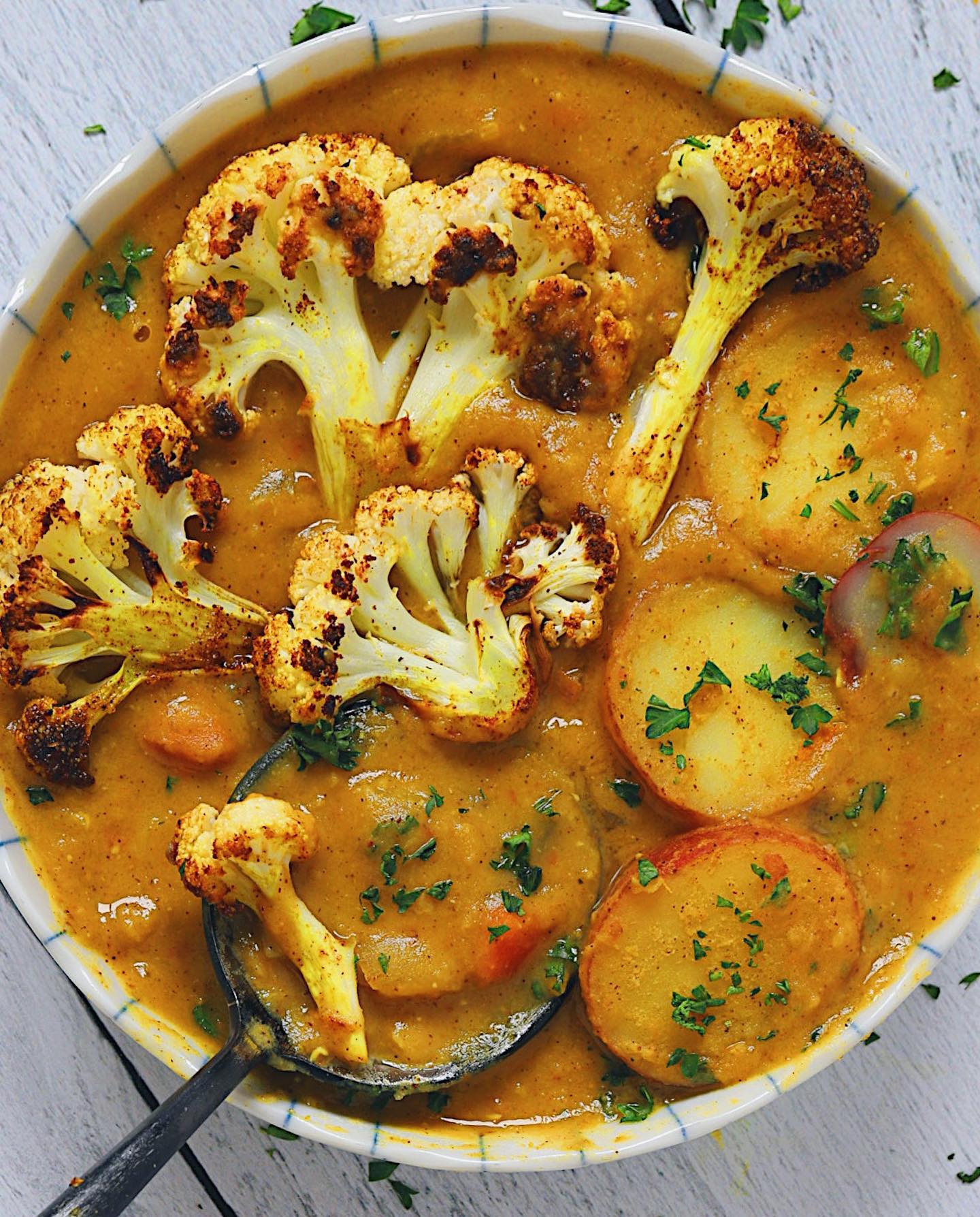 Roasted Cauliflower and Lentil Curry Soup