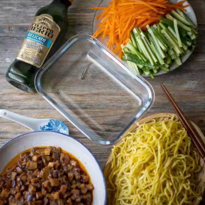 Vegan Olive Oil 'Zha Jiang Mian' Noodles