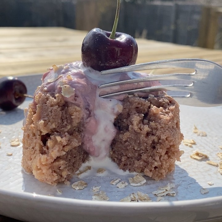 Cherry Baked Oats Mugcake in 90 Seconds