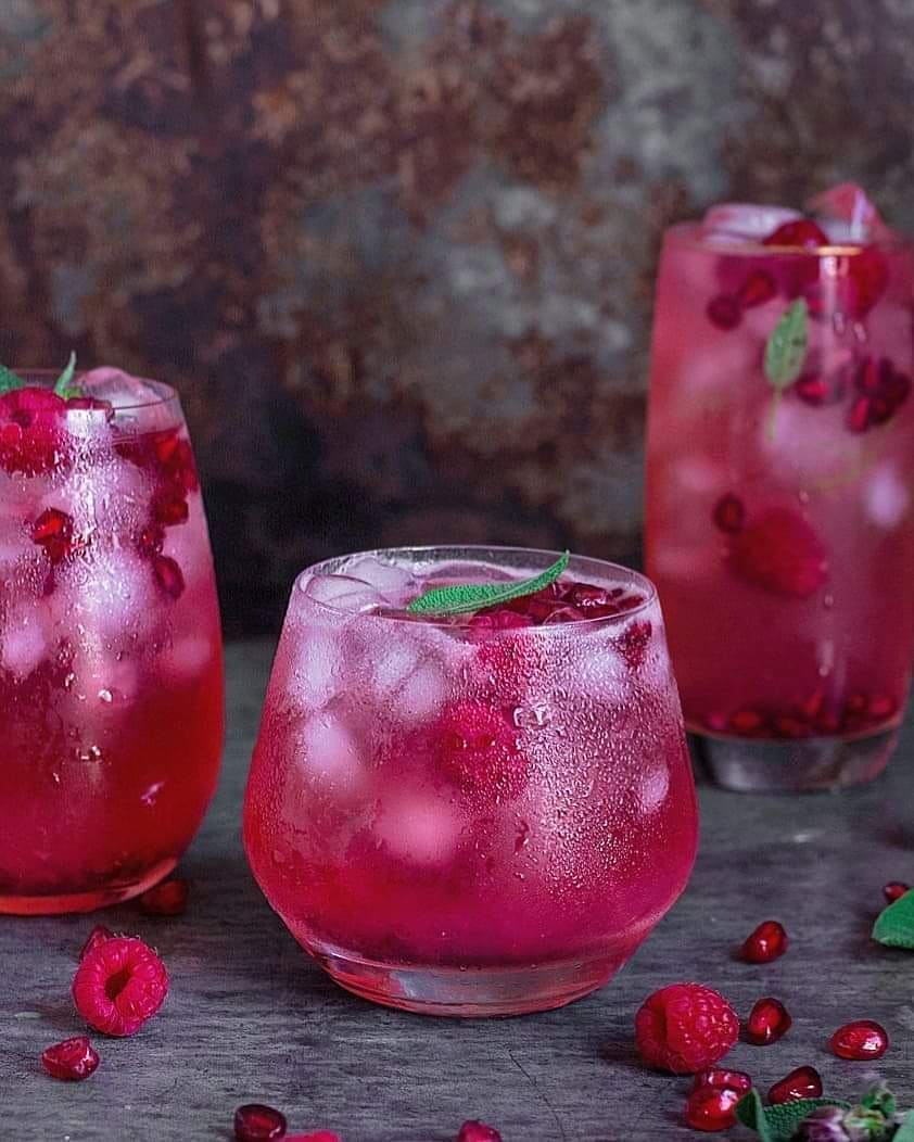 Refreshing Raspberry Pomegranate Iced Tea