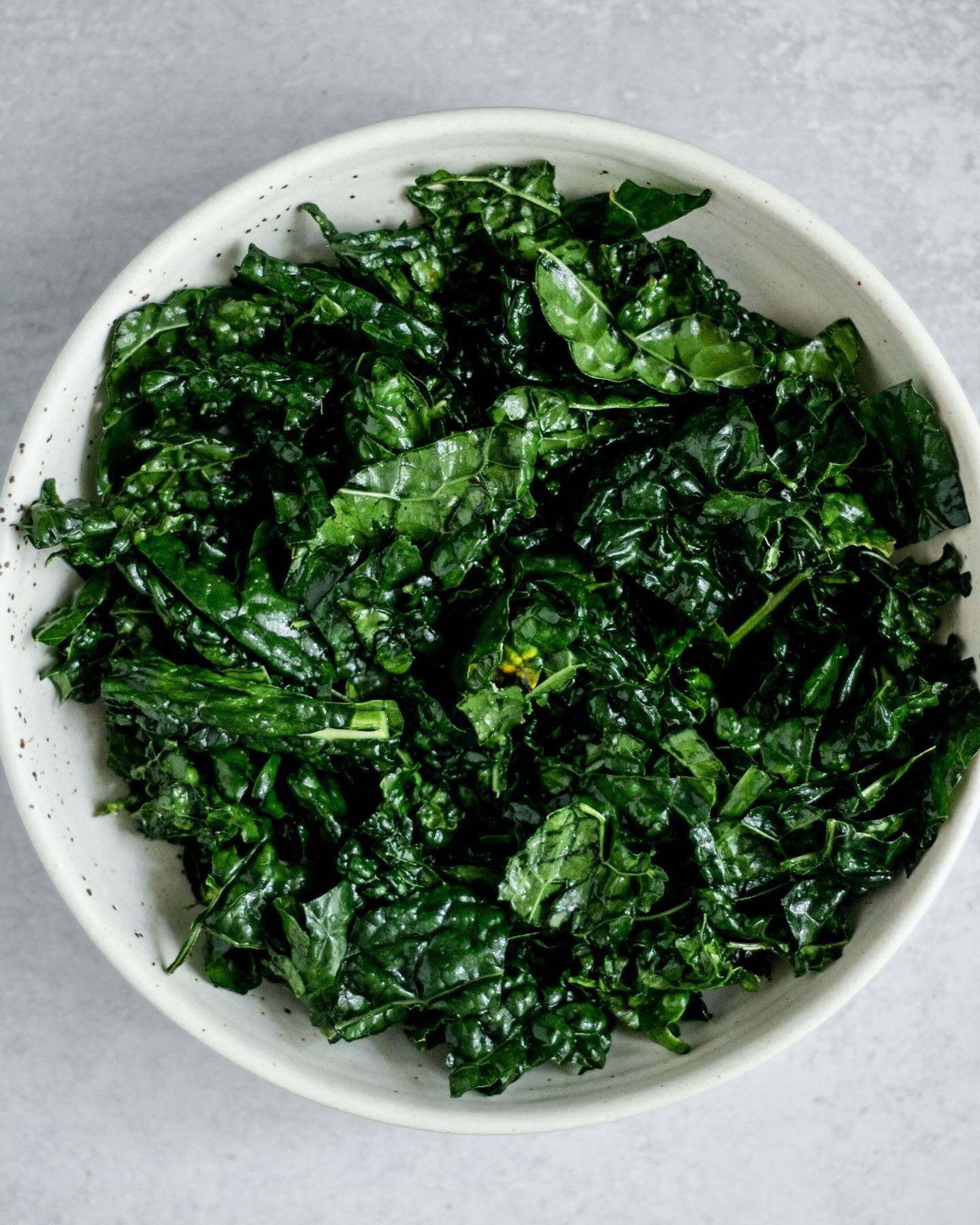 Chopped Kale Salad with Pan Seared Tofu and Miso Ginger Tahini Dressing 🥗