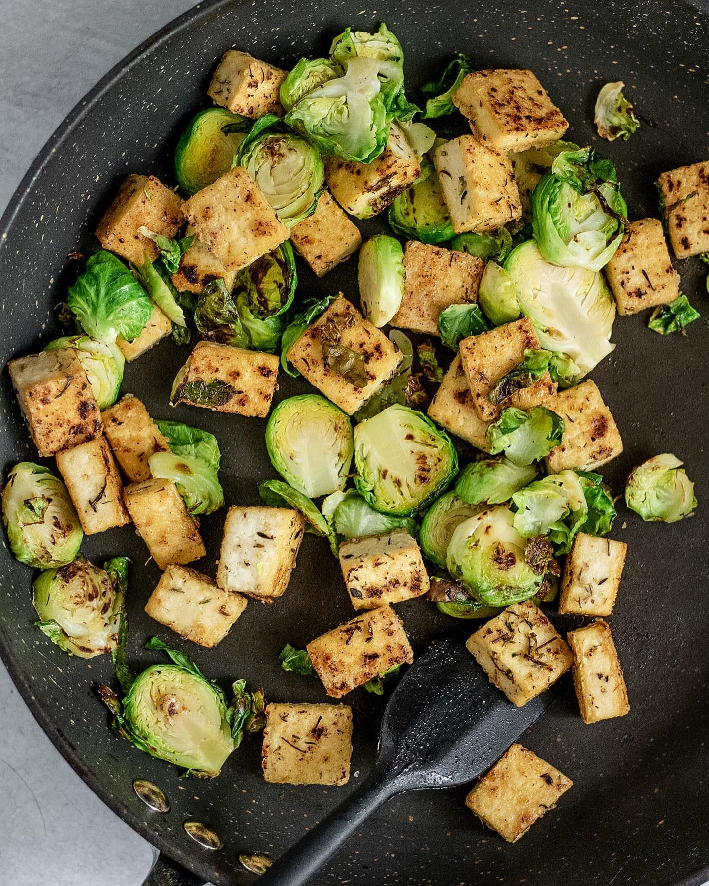 Chopped Kale Salad with Pan Seared Tofu and Miso Ginger Tahini Dressing 🥗