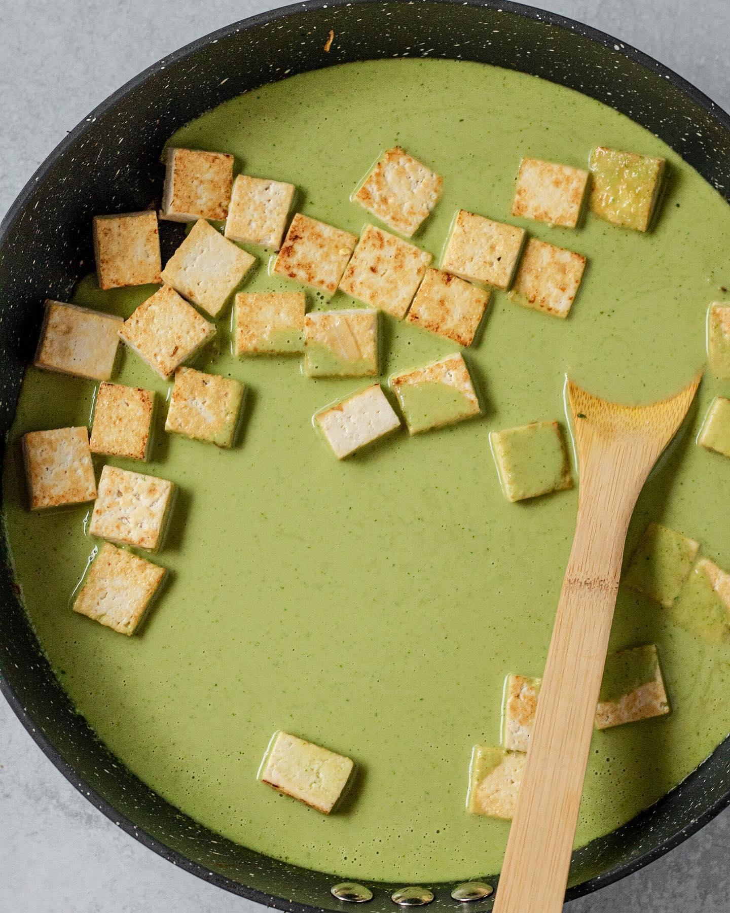 Creamy Coconut Green Curry with Tofu and Vegetables