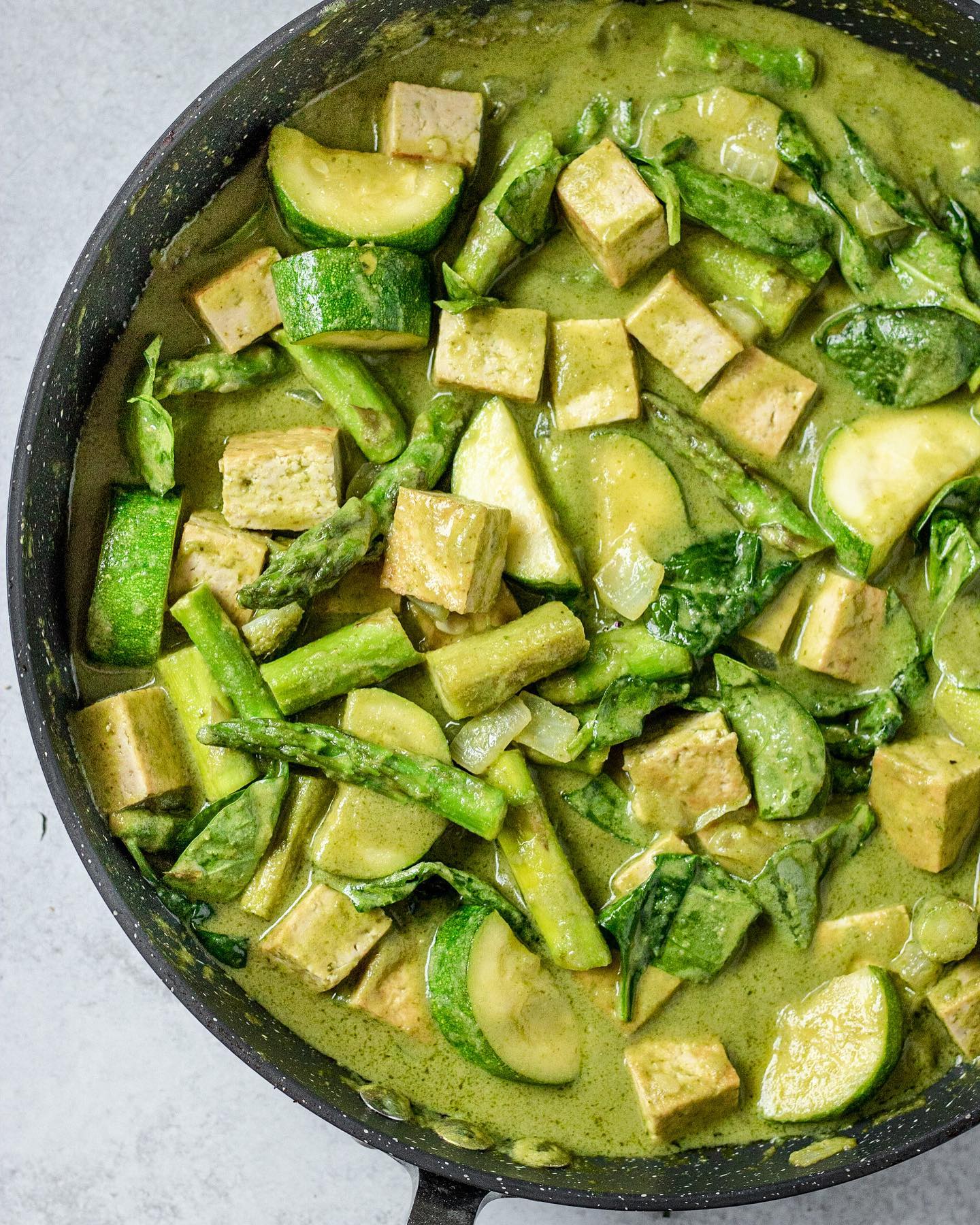 Creamy Coconut Green Curry with Tofu and Vegetables