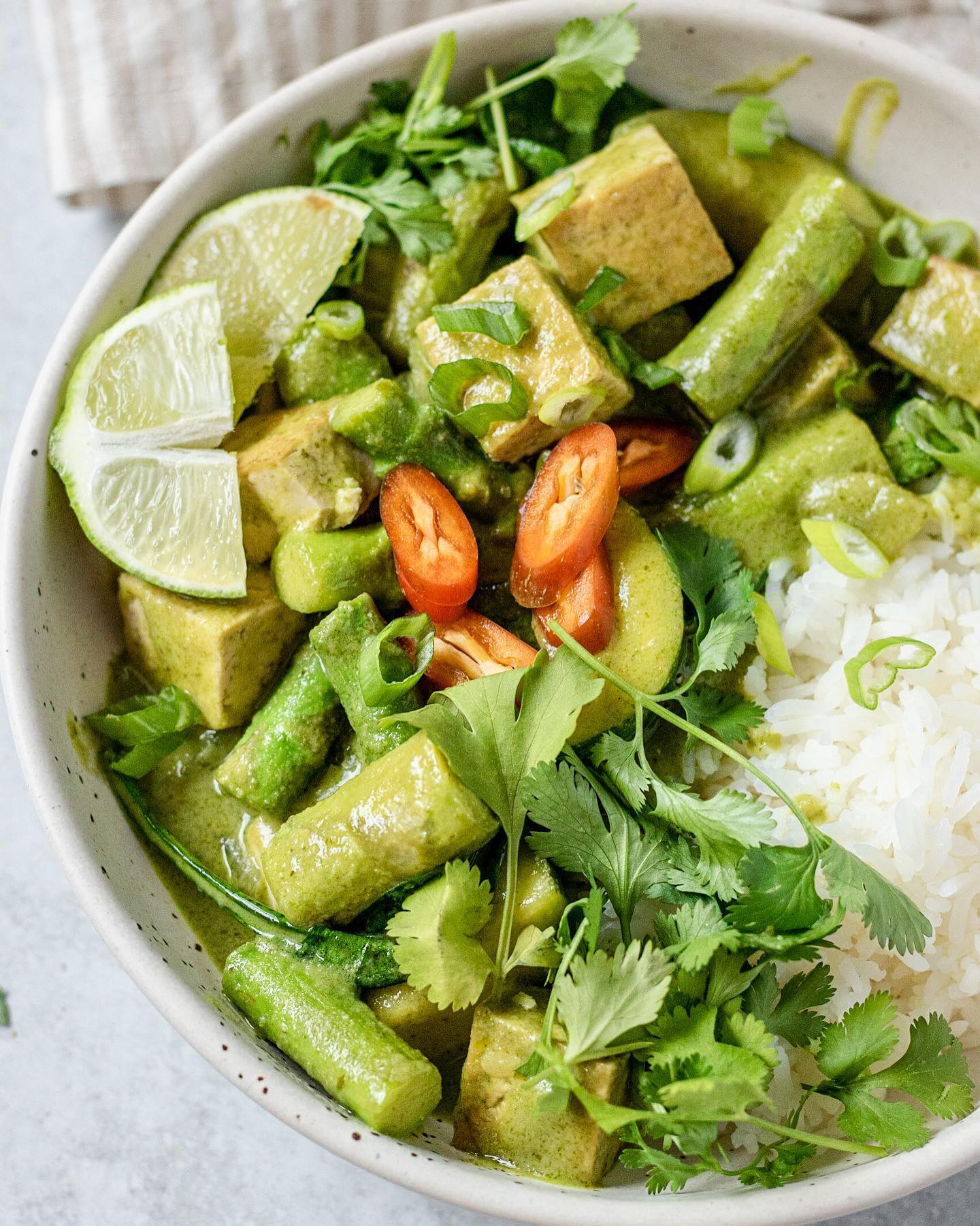 Creamy Coconut Green Curry with Tofu and Vegetables