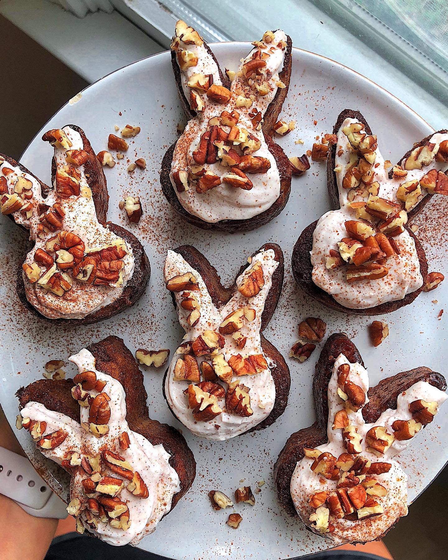 Paleo Carrot Cake Muffins with Greek Yogurt Icing 🥕