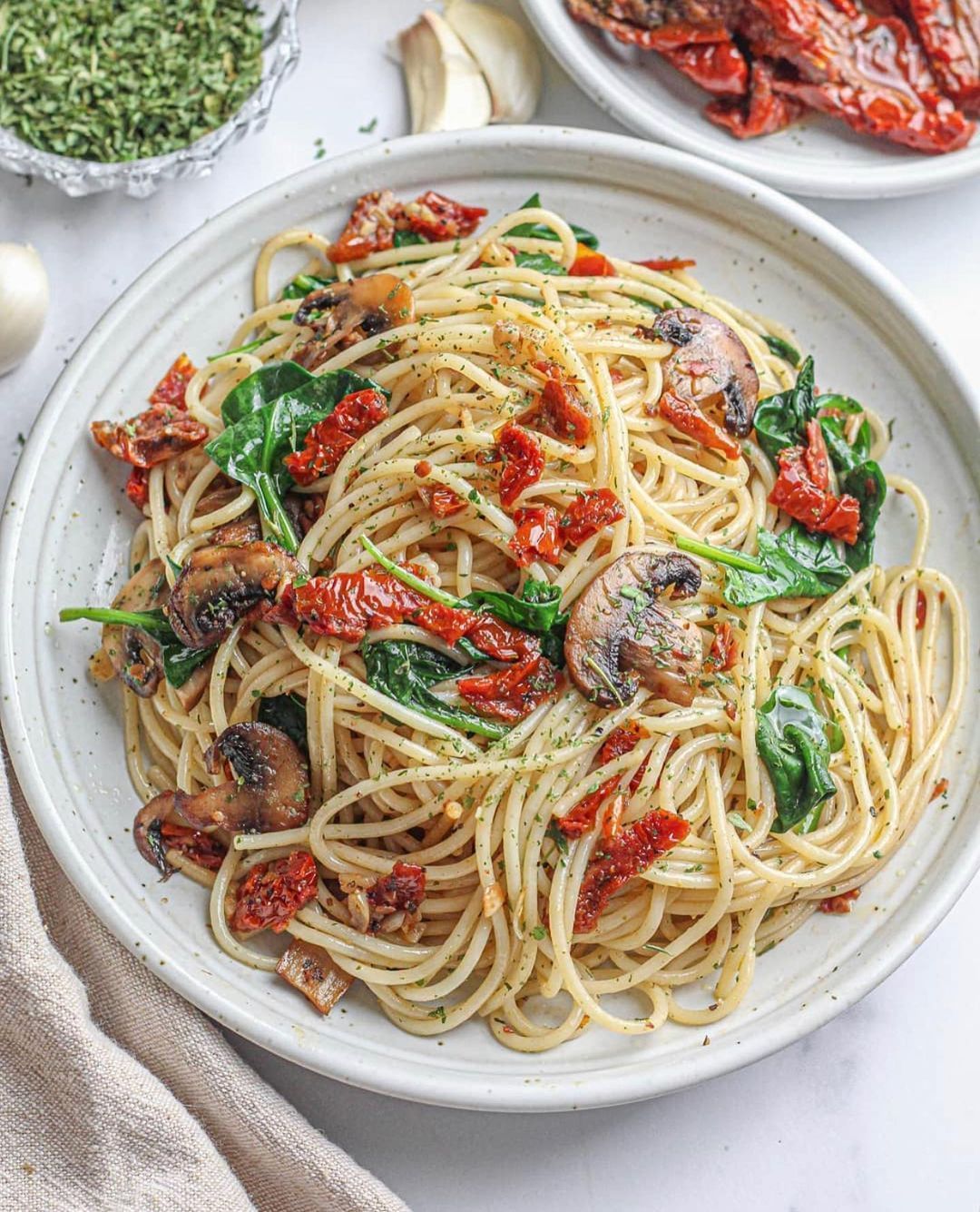 Spinach Mushroom and Sun Dried Tomato Spaghetti