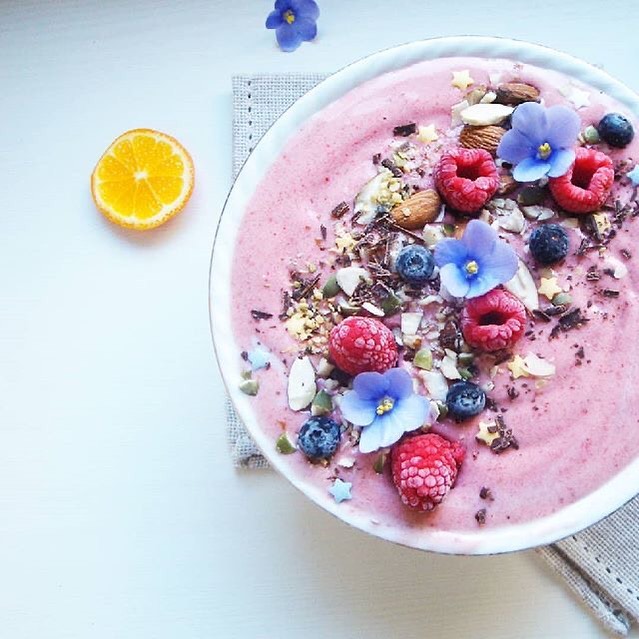 Fruity Smoothie Bowl for Breakfast and Snacks