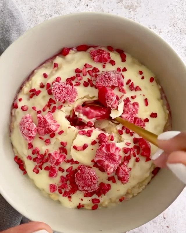 White Chocolate Raspberry Ripple Overnight Oats