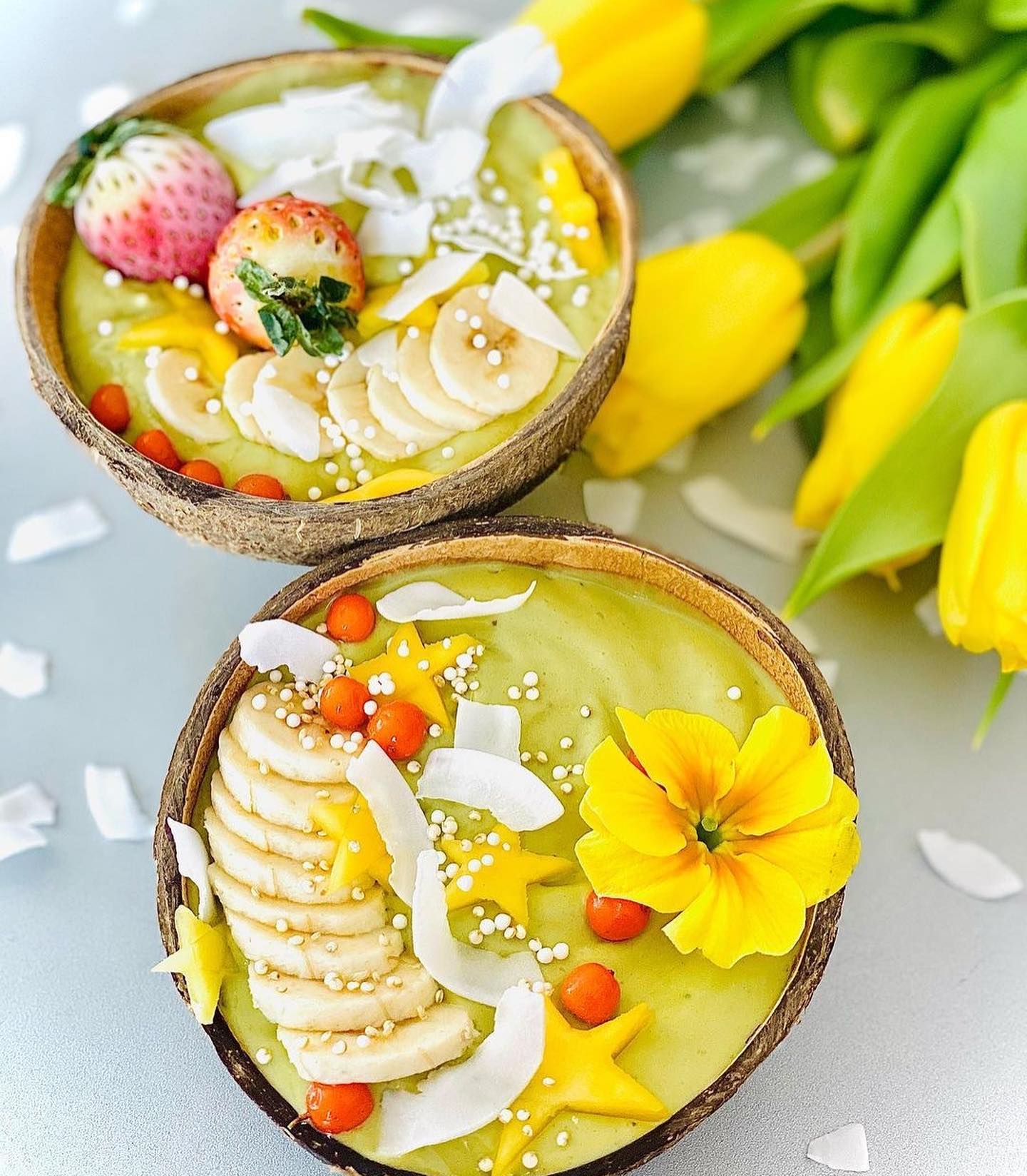 Tropical Matcha Smoothie Bowl with Mango, Maracuja, and Banana