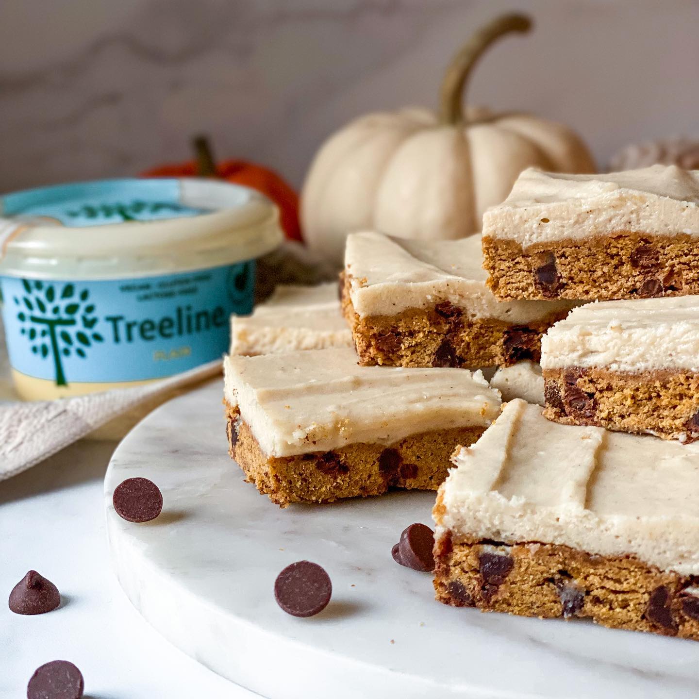 Chewy Chocolate Chip Pumpkin Cookie Bars + Vegan Cream Cheese Frosting