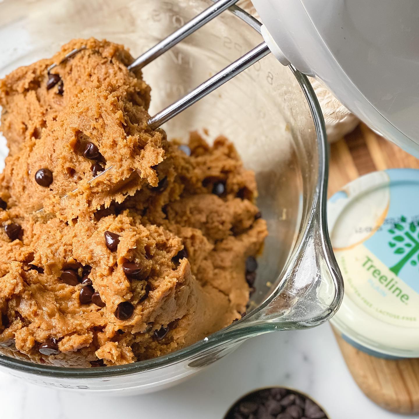 Chewy Chocolate Chip Pumpkin Cookie Bars + Vegan Cream Cheese Frosting