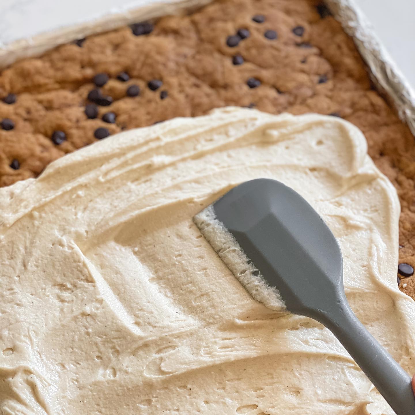 Chewy Chocolate Chip Pumpkin Cookie Bars + Vegan Cream Cheese Frosting