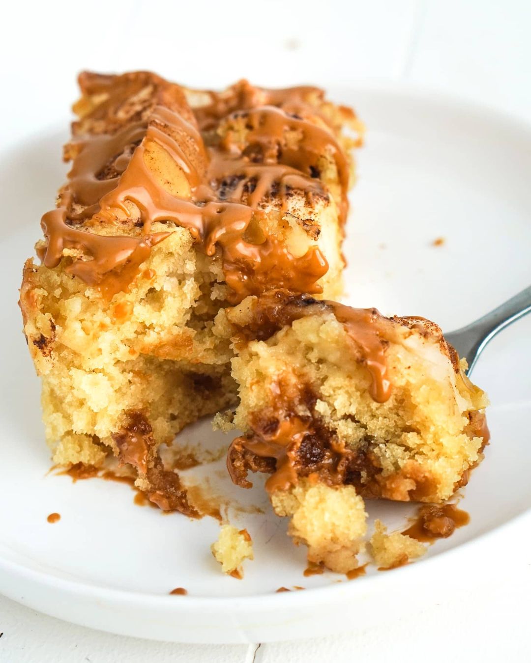 Fluffy Apple Biscoff Cake