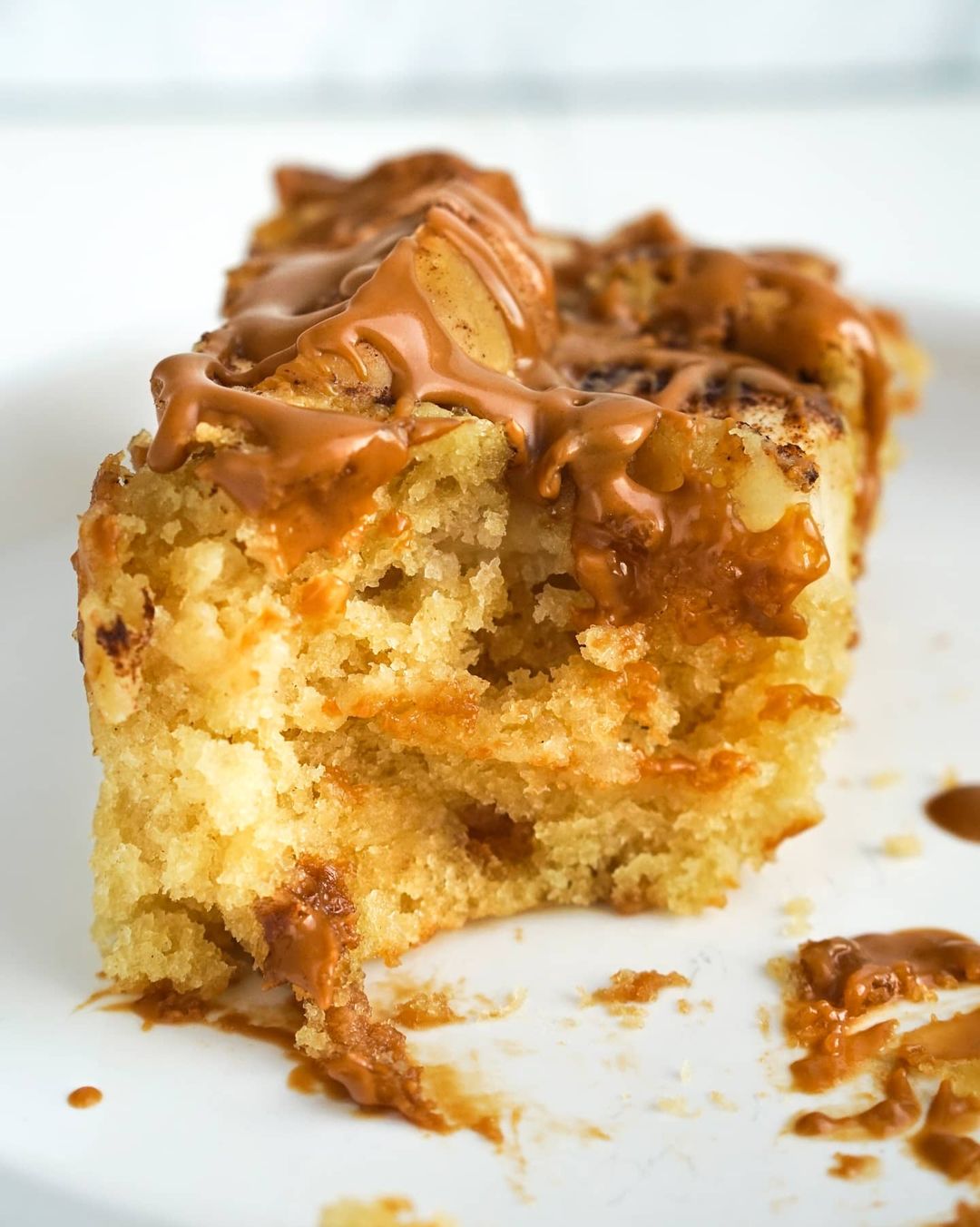 Fluffy Apple Biscoff Cake