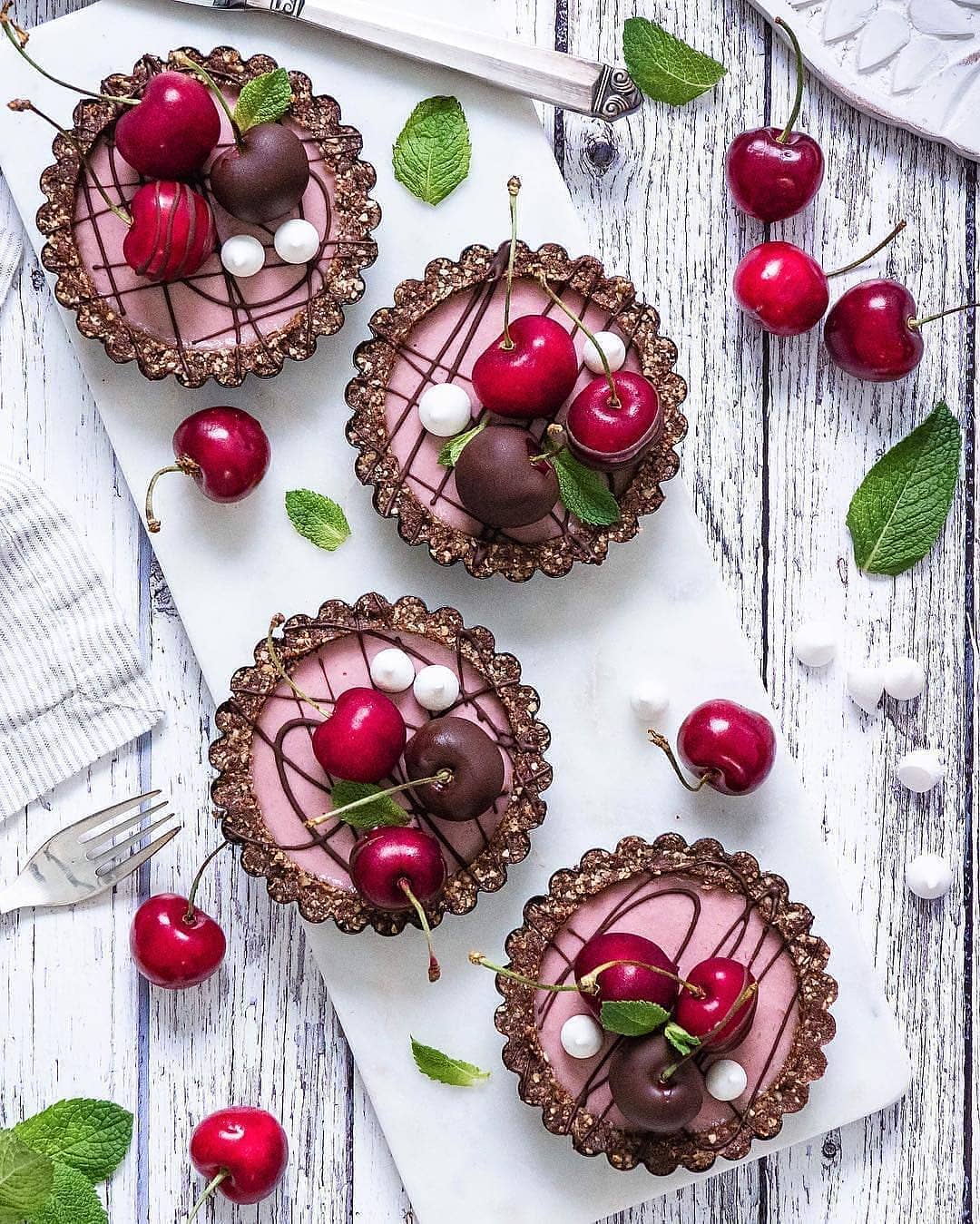 Vegan No-Bake Chocolate Cherry Tartlets
