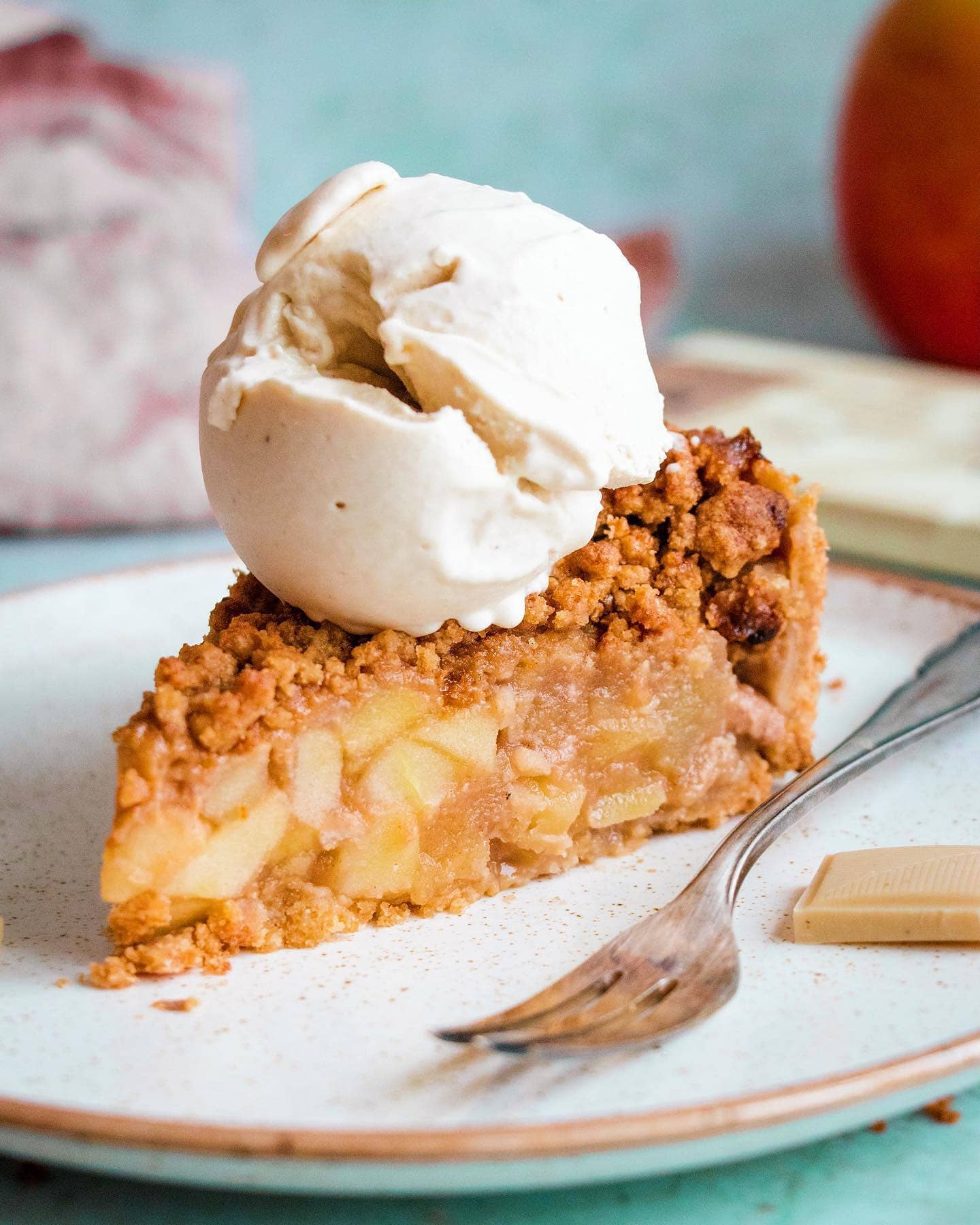 Vegan Apple Crumble Cake with White Chocolate Ice Cream