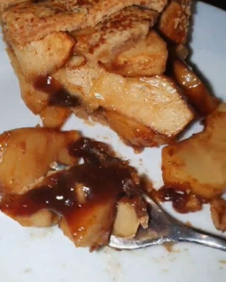 Easy Apple Caramel Pie