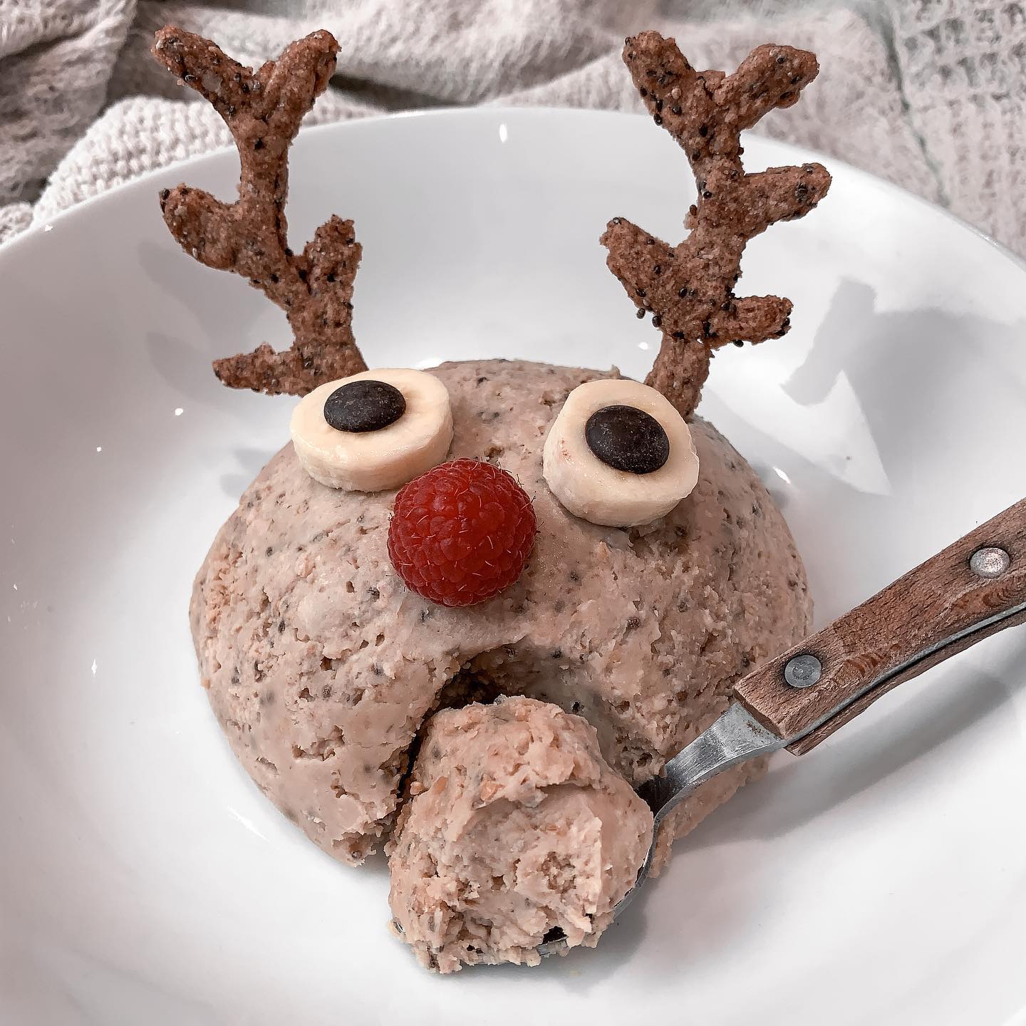 Reindeer Overnight Oat Cake with Homemade Gingerbread Antlers