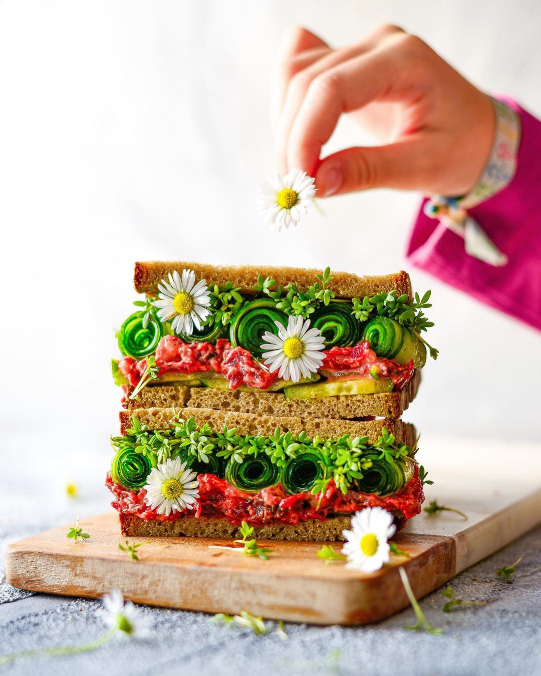 Vegan Beetroot-Horseradish & Walnut Bread Spread
