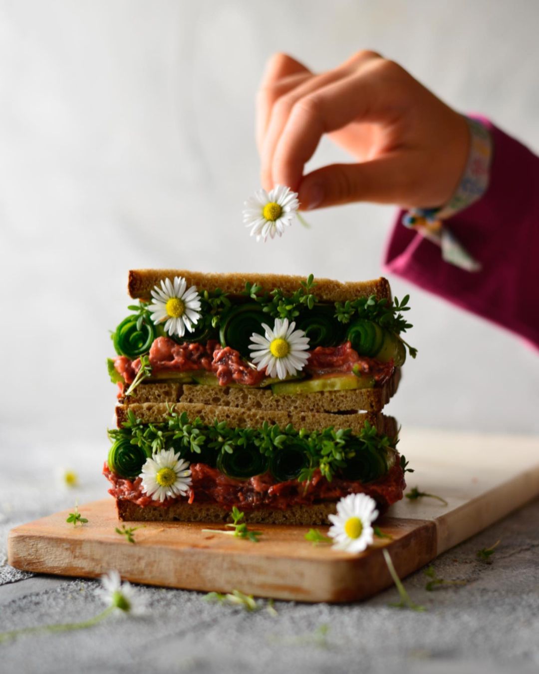 Vegan Beetroot-Horseradish & Walnut Bread Spread