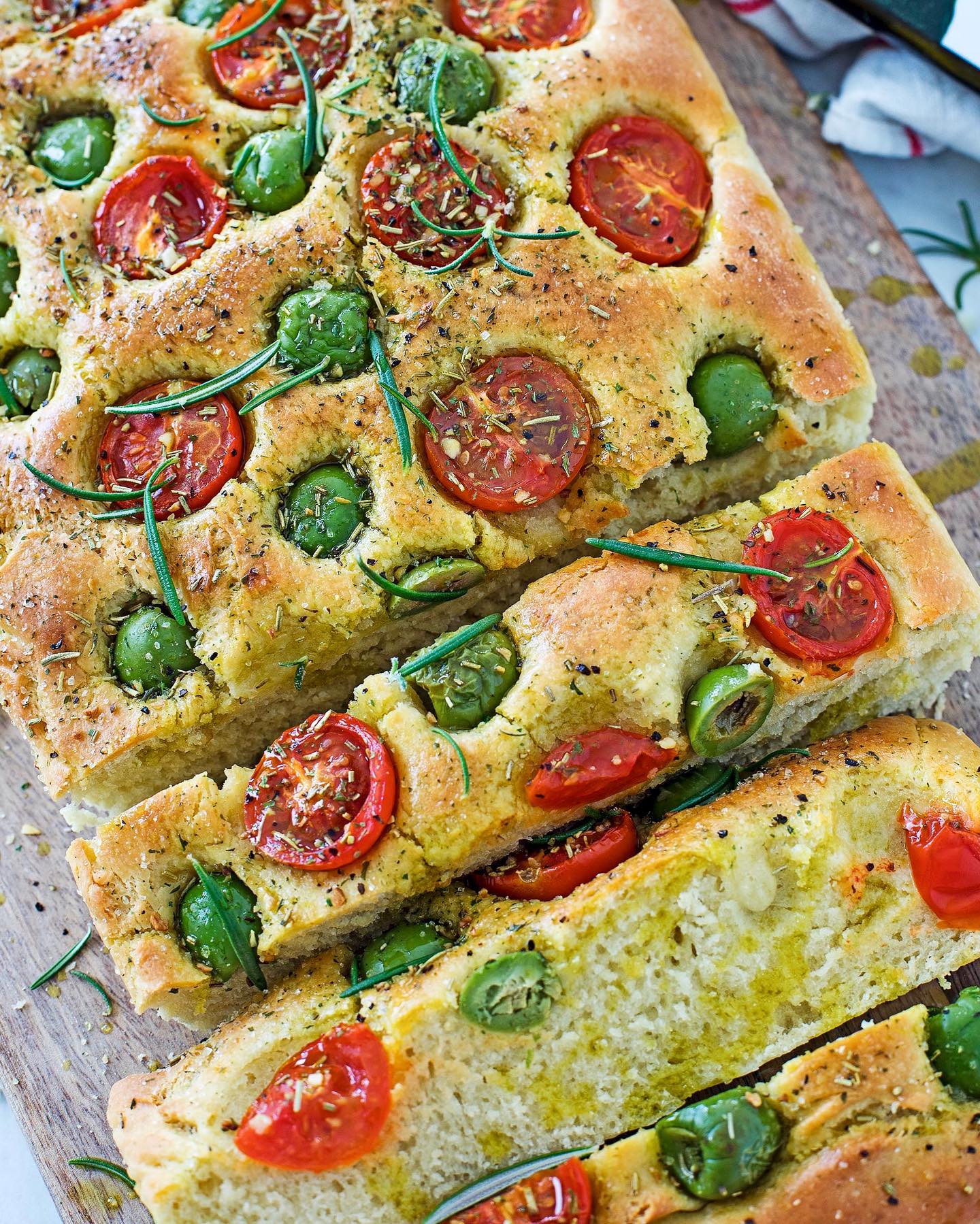 Easy Focaccia Bread with Green Olives and Tomatoes