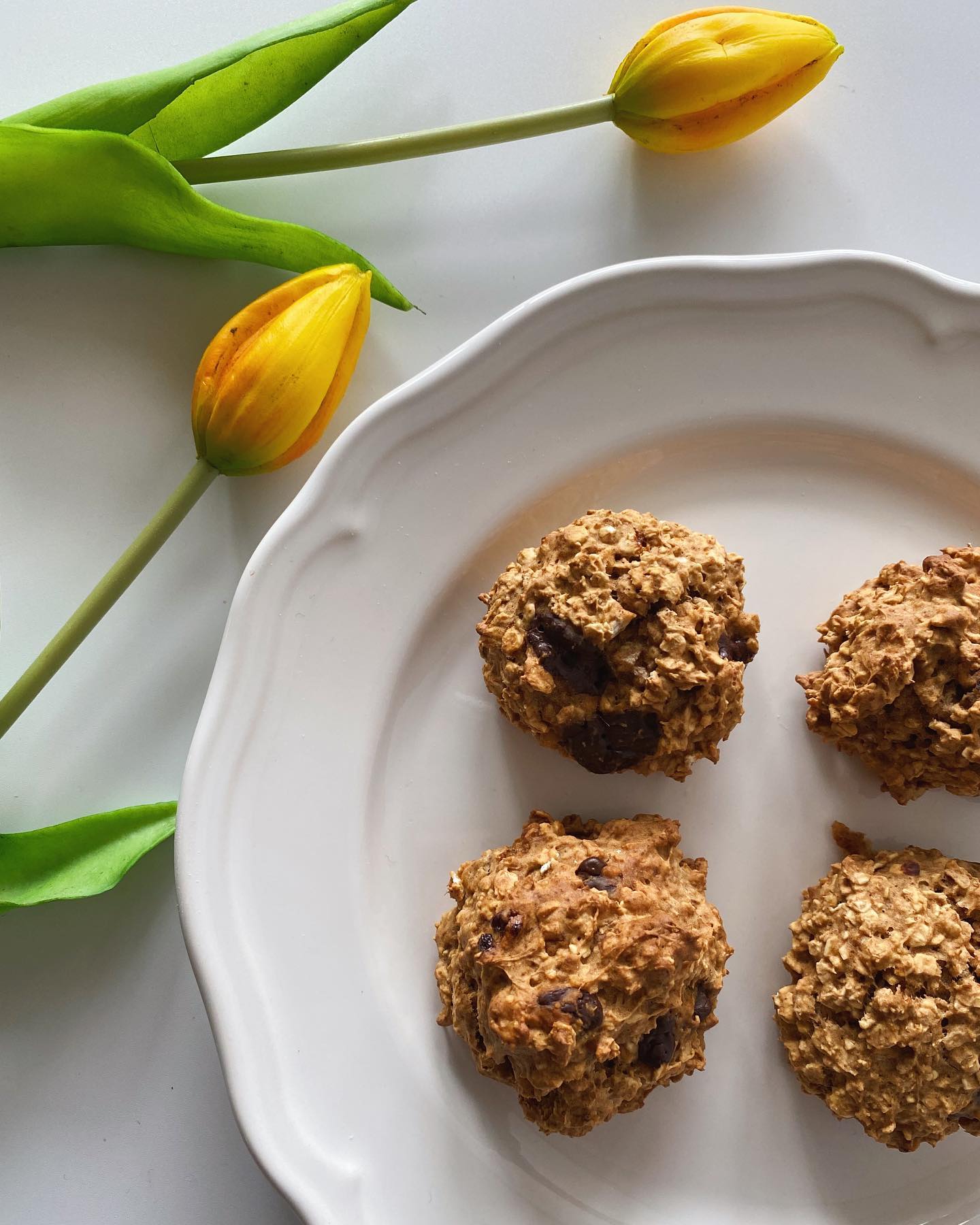 Crunchy Oatmeal Chocolate Chip Cookies