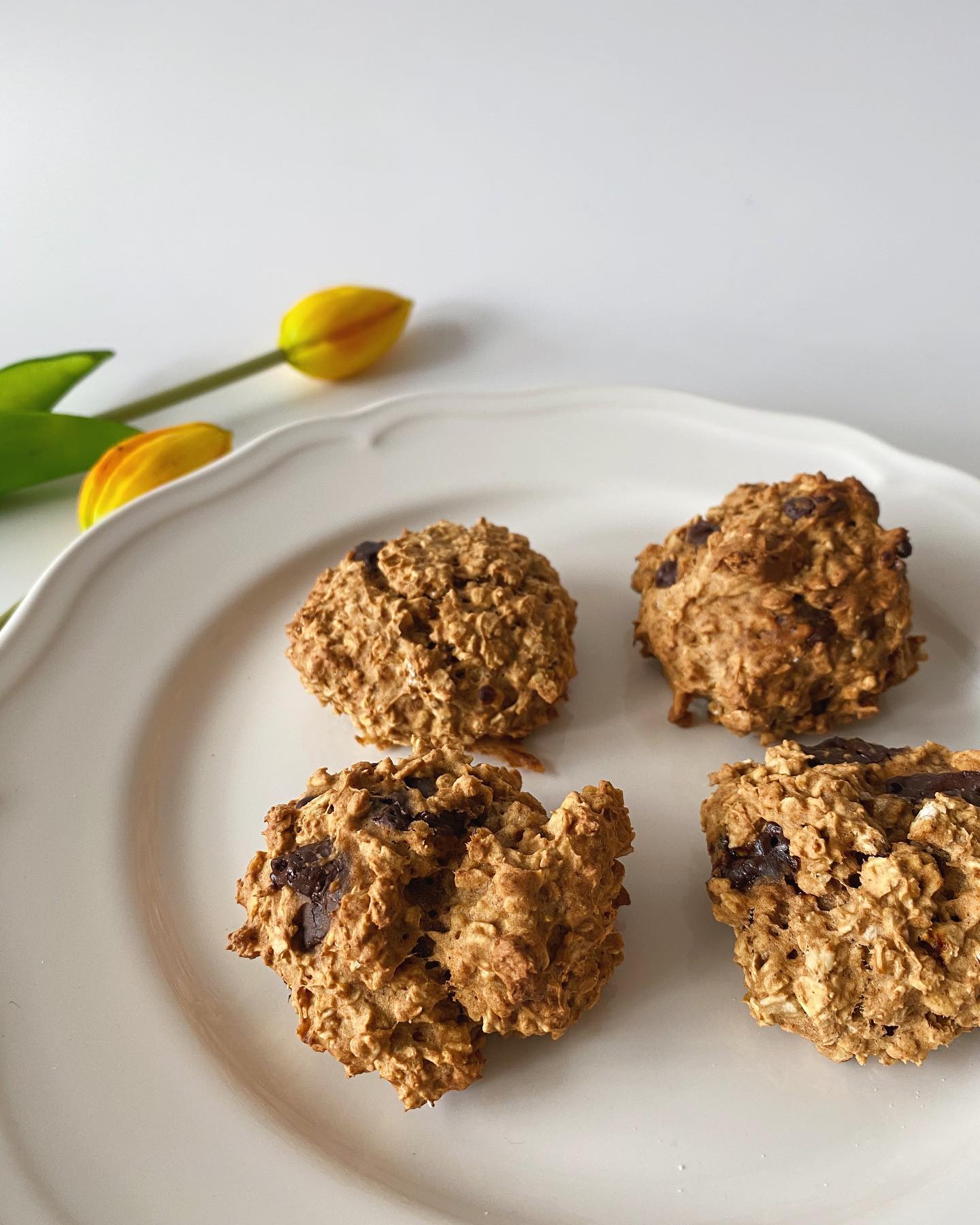 Crunchy Oatmeal Chocolate Chip Cookies