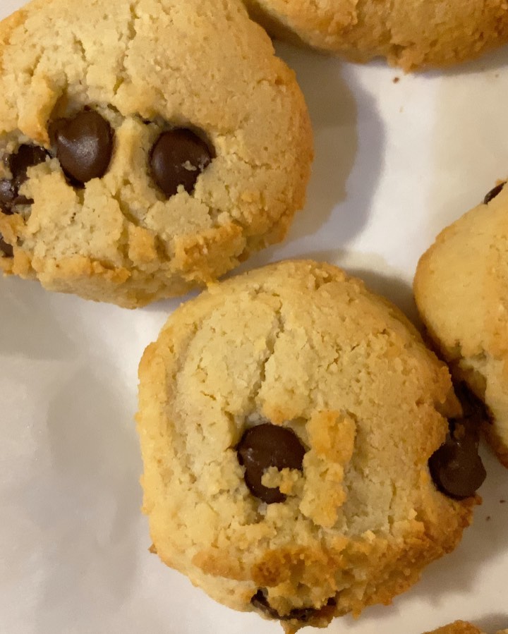 Quick and Easy Low-Carb Chocolate Chip Cookies