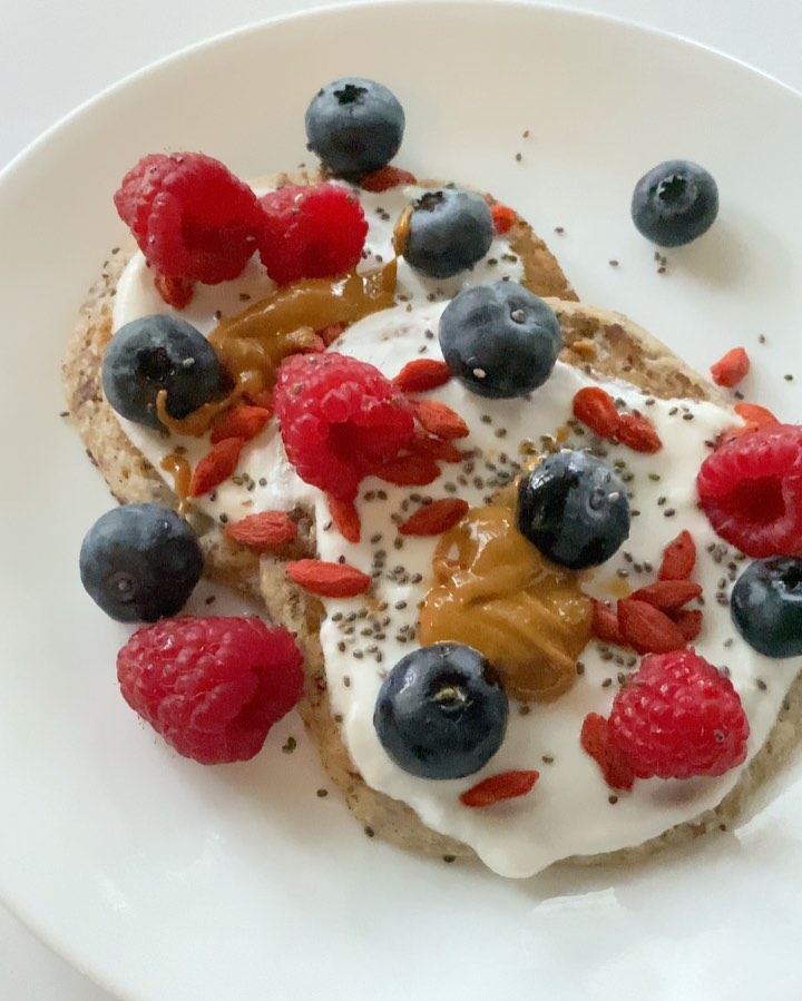 Quick Vegan Pancakes with Berries and Coconut