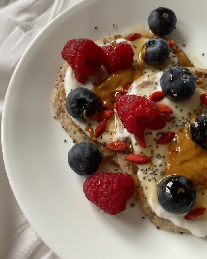 Quick Vegan Pancakes with Berries and Coconut