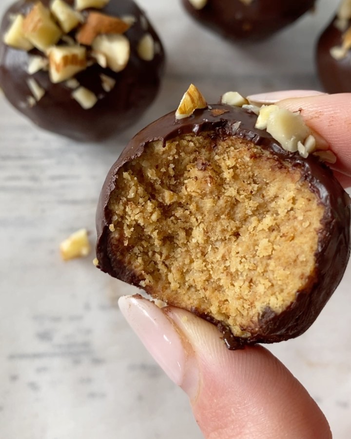 Easy Vegan Protein Almond Truffles