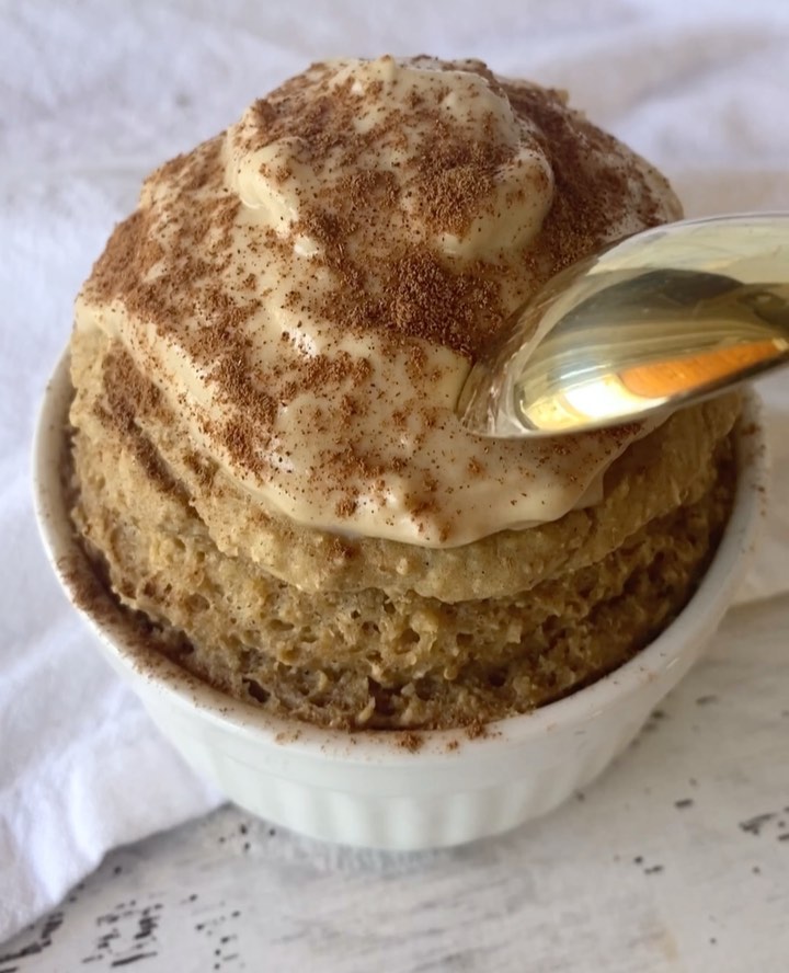 Fluffy Pumpkin Spice Baked Oats with Protein Frosting